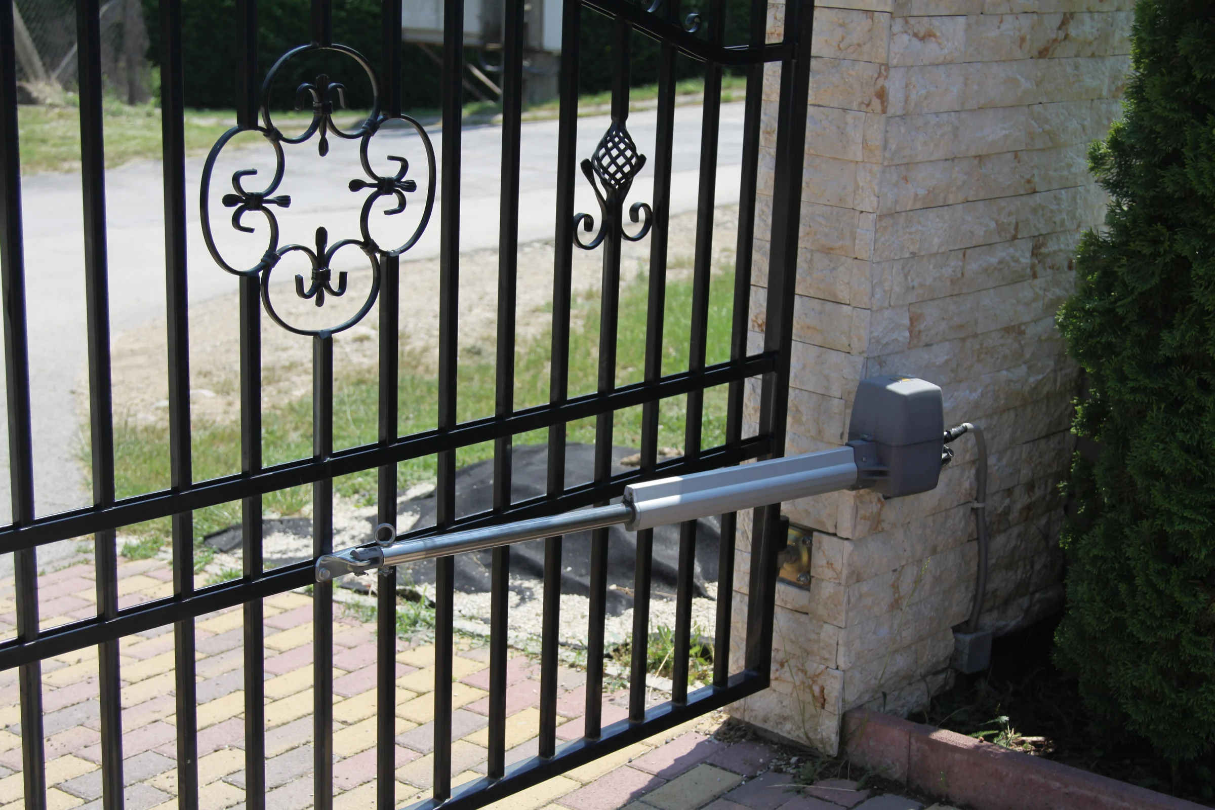 Installation of a wide range of electric gates